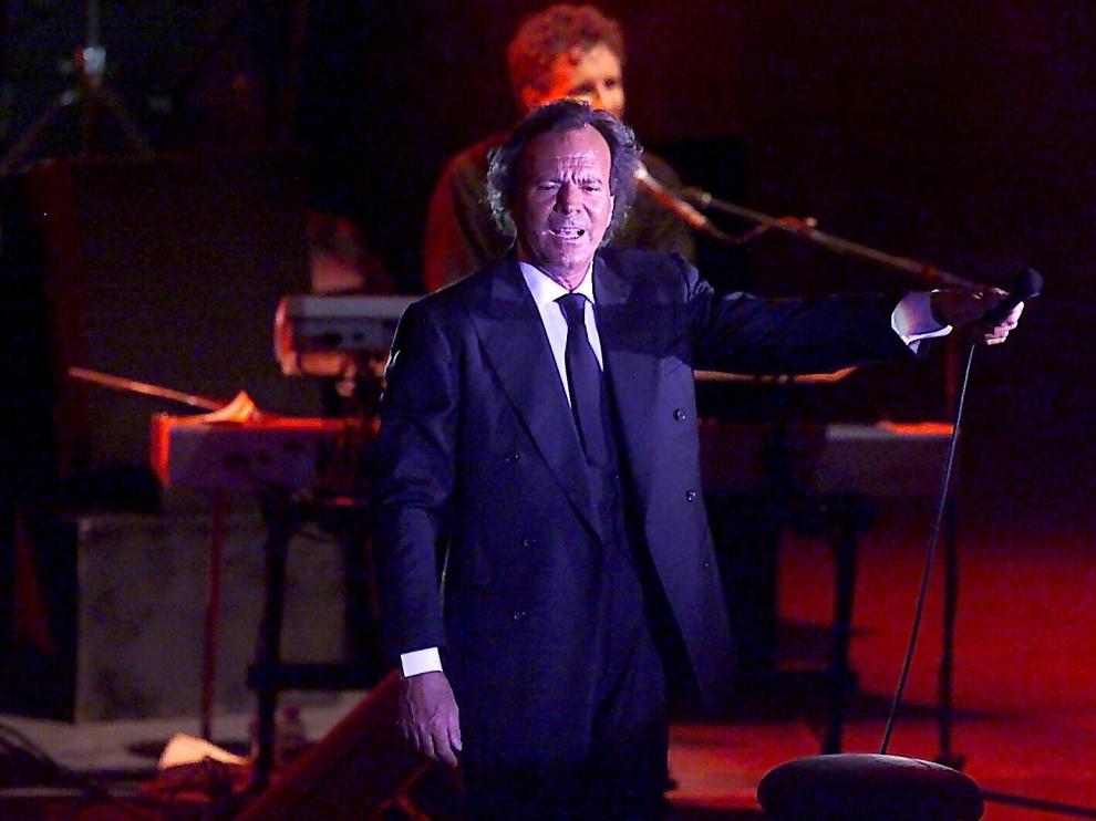 Actuación de Julio Iglesias en el Festival Vino Somontano el 4 de agosto de 2001.