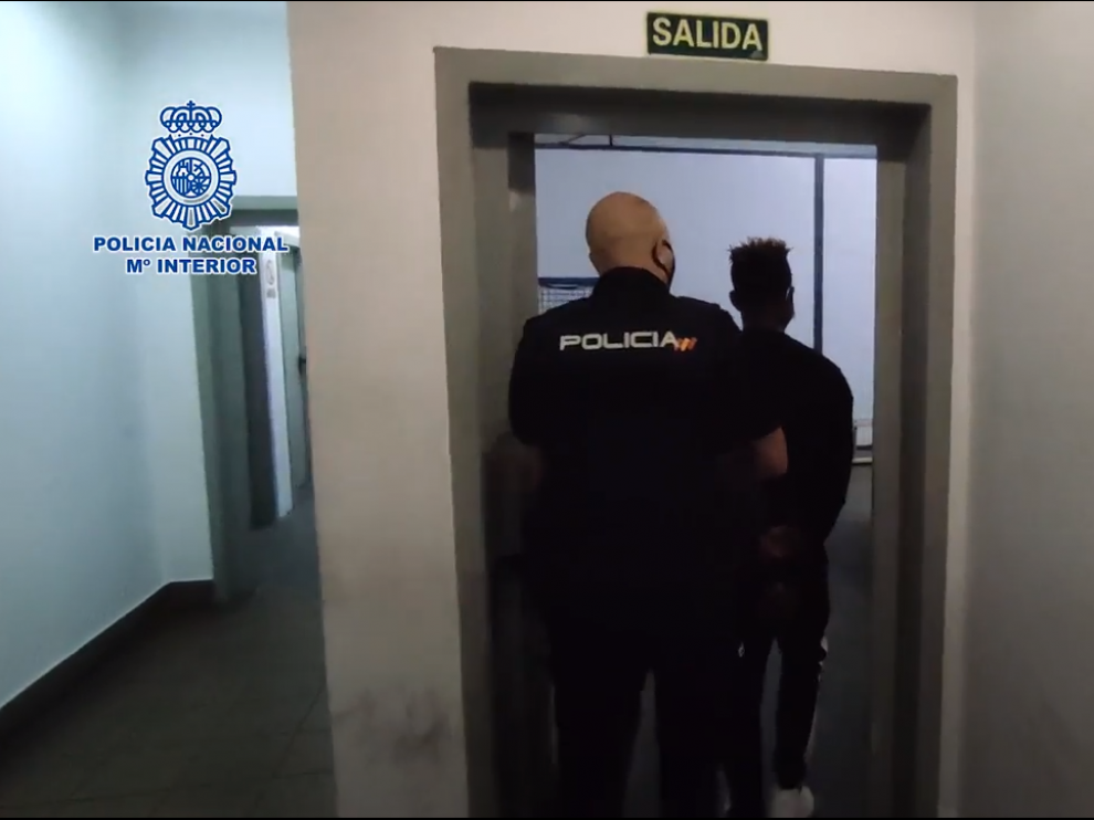 Seis investigados por la violación grupal a una joven en Zaragoza.