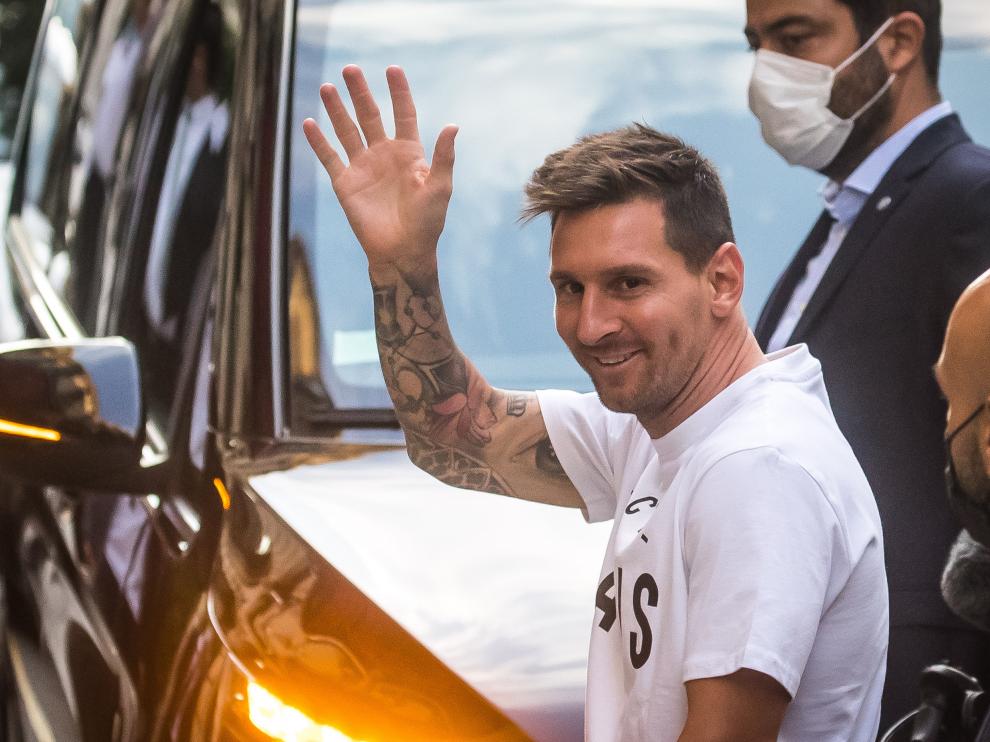 Lionel Messi Arrives To Paris