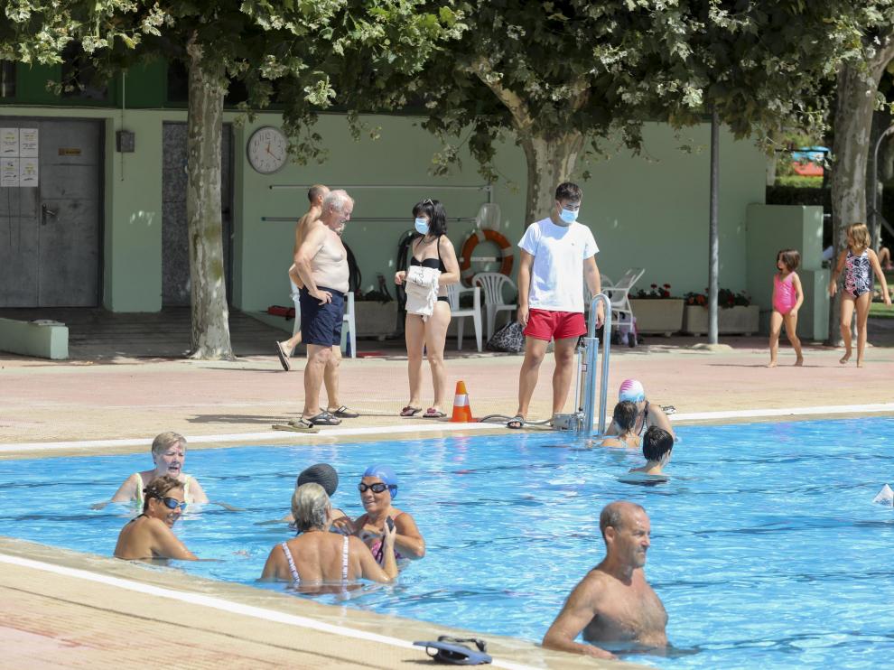 Ambiente en la mañana de este jueves en la piscina de San Jorge.