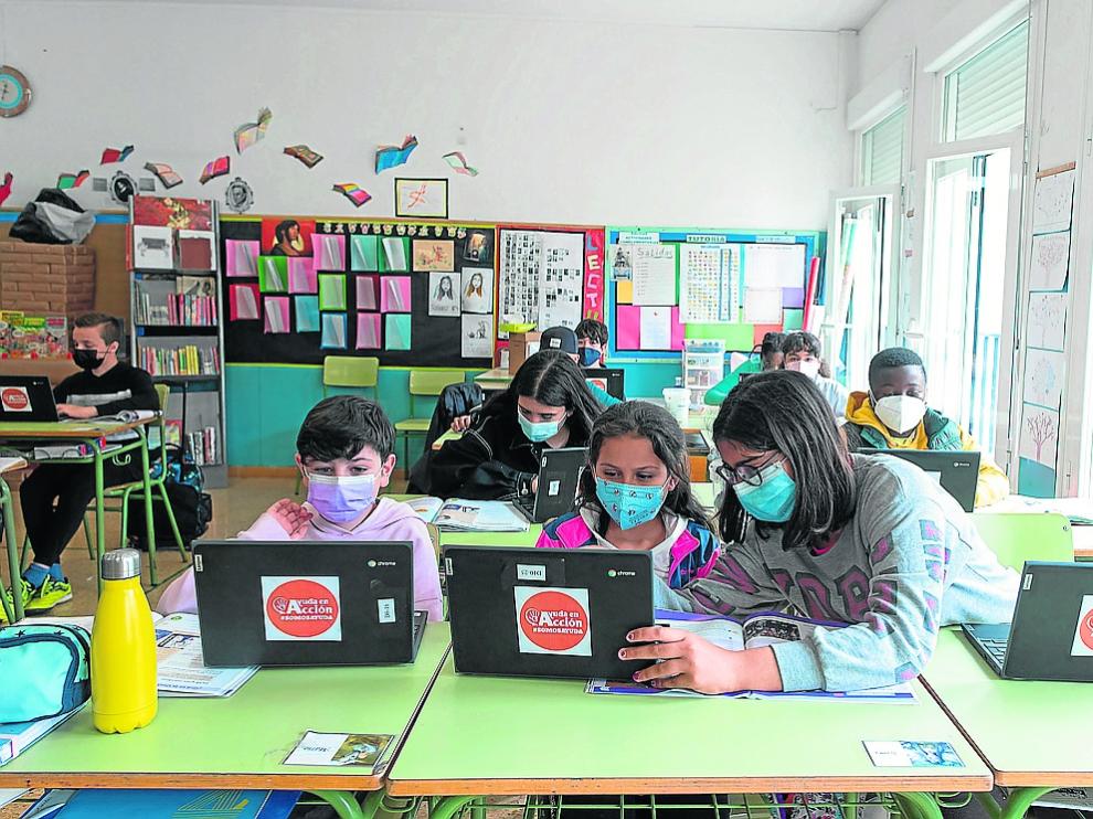 Un grupo de alumnos del colegio Juan XXIII de Zaragoza, durante el curso pasado.
