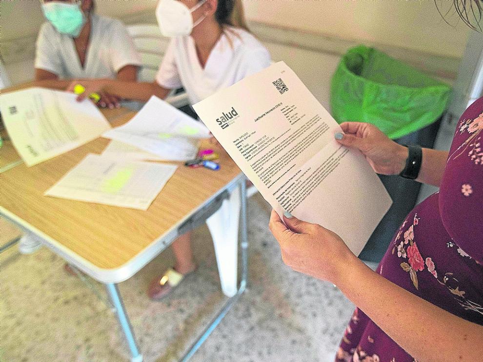 Una embarazada, de 16 semanas, acude a vacunarse tras la recomendación de su ginecólogo.