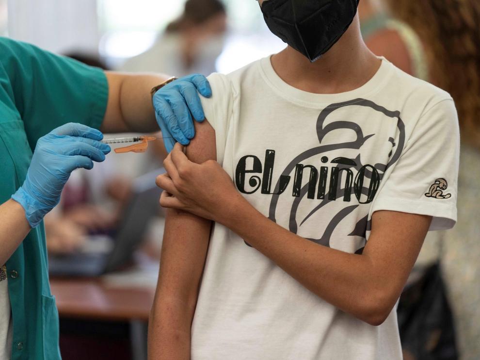 Vacunación contra la covid-19 de escolares entre los 12 y 14 años.