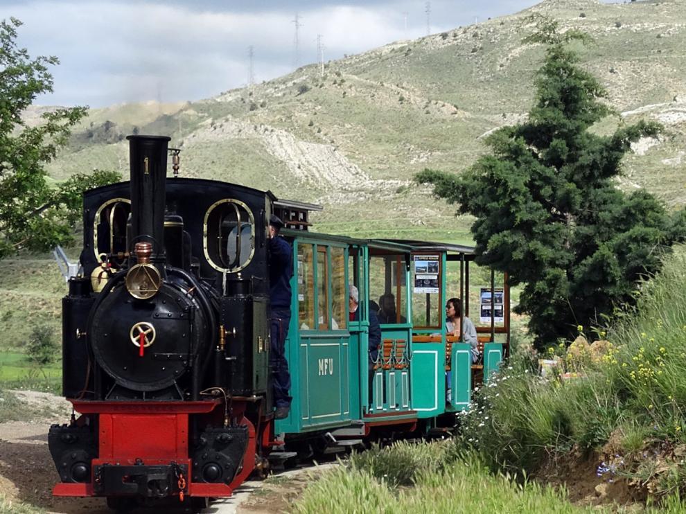 El tren minero de Utrillas conecta el casco urbano con el pozo de Santa Bárbara