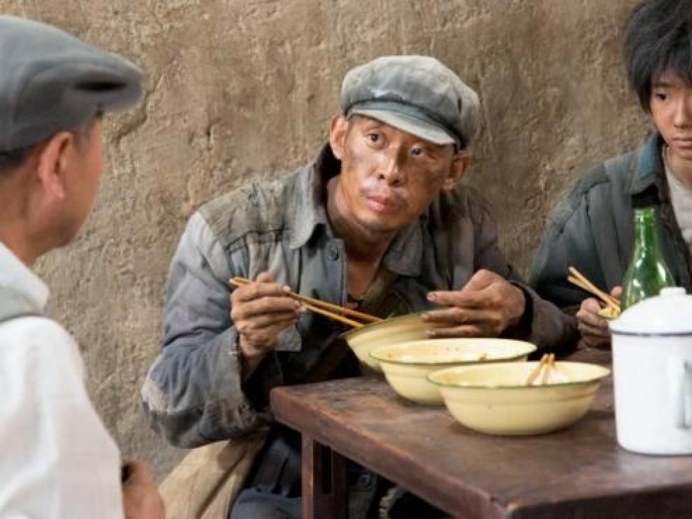 Fotograma de 'One second', de Zhang Yimou, que inaugurará y competirá en el Festival de San Sebastián.