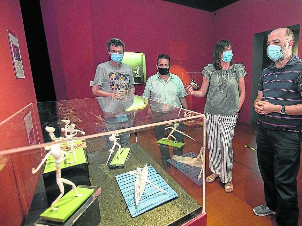 Antonio Barrachina, Felipe Moreno, Lola Ranera y Jorge Pardo, ayer, en la Escuela Museo del Origami.