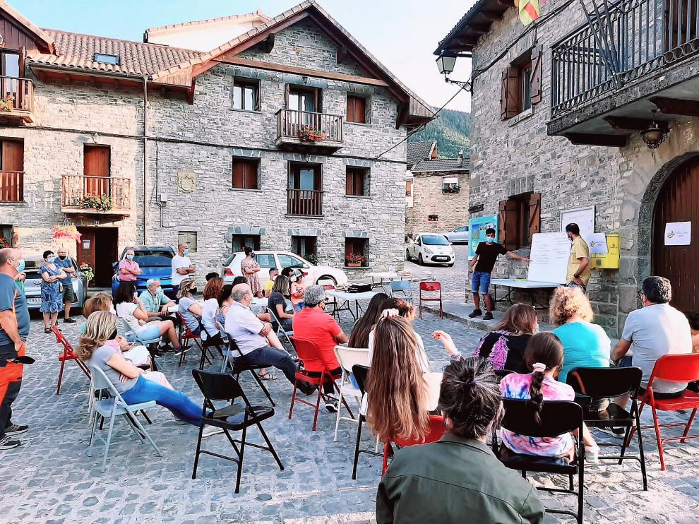 La reunión que tuvo lugar en Yésero con el programa 'Empenta tu Pueblo'.