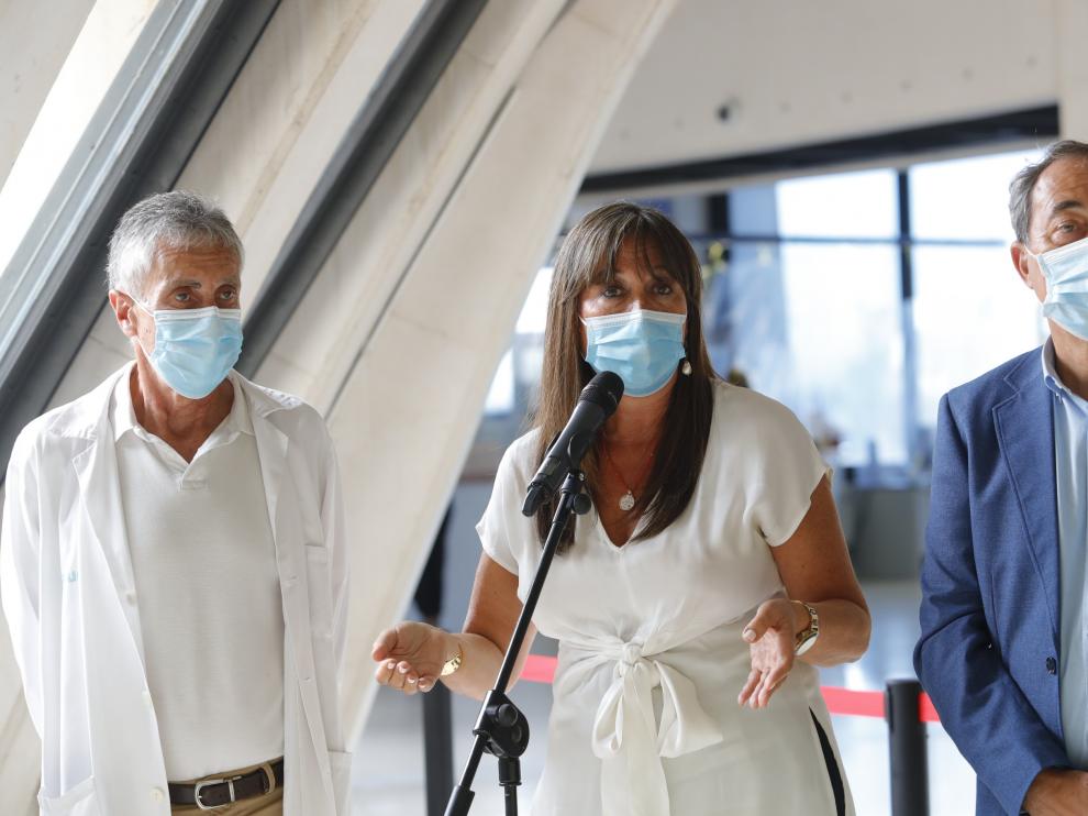 Visita de Sira Repollés al Centro de Salud de Santa Isabel