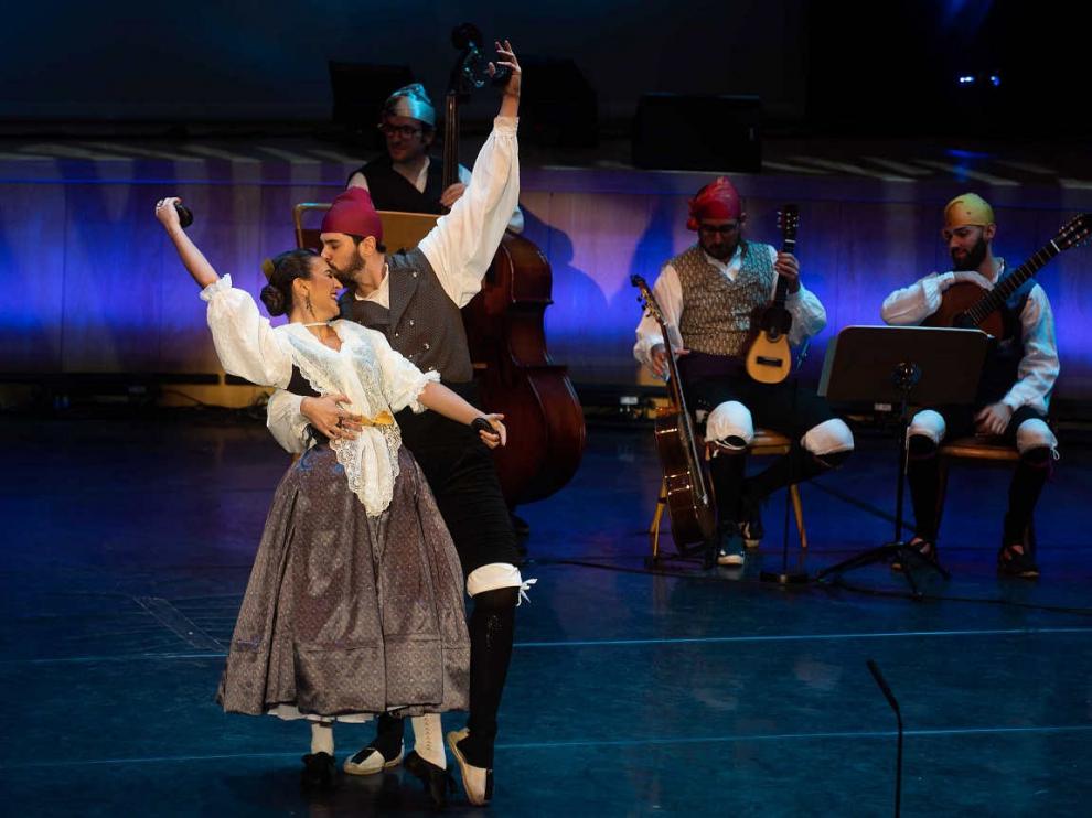 Carla Caballero y Juan Carlos Aguayo, ganadores del primer premio ordinario de baile del Certamen Oficial de Jota Aragonesa de 2019.