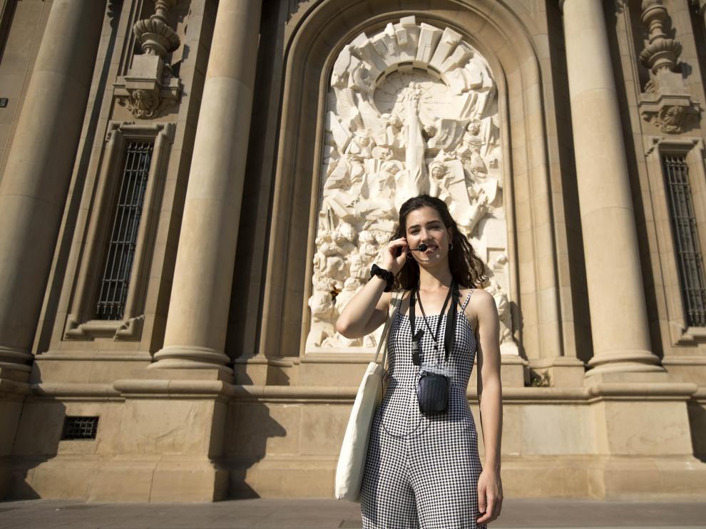 Sarai Salvo, a punto de comenzar una de sus visitas guiadas por Zaragoza