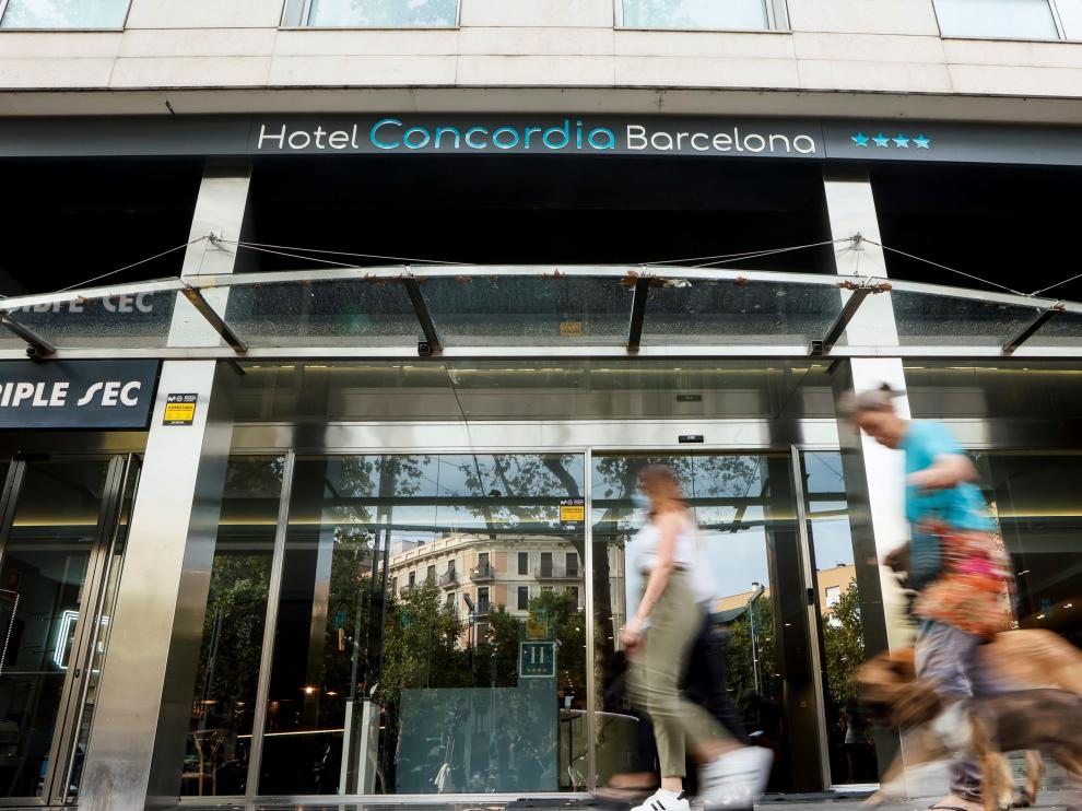 Investigan la muerte de un niño en un hotel de Barcelona y buscan al padre