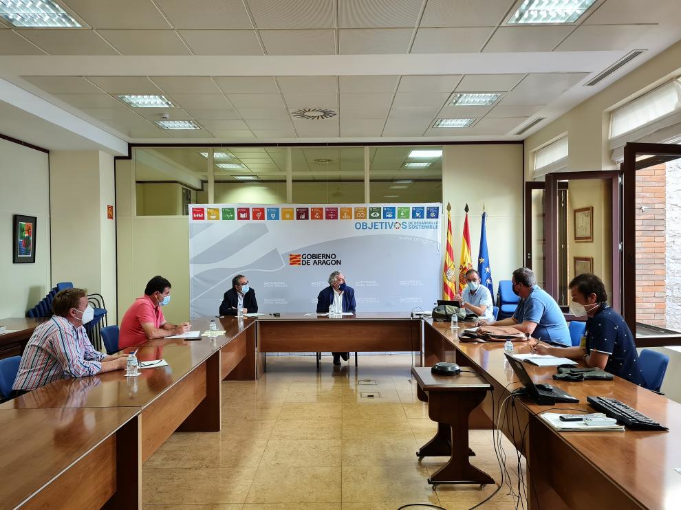 Reunión entre los representantes de los ganaderos y el consejero Olona este miércoles.
