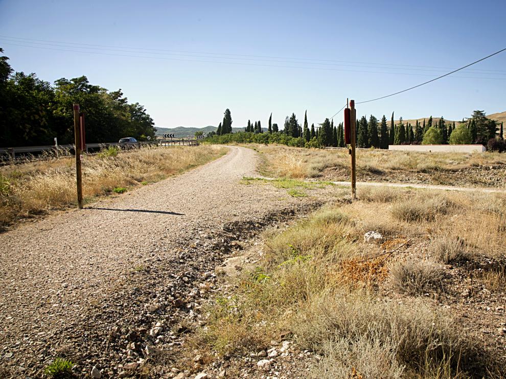 Tramo ya acondicionado del camino rural Santander - Mediterráneo, de las antiguas vías del tren del Jiloca en el tramo de Daroca.