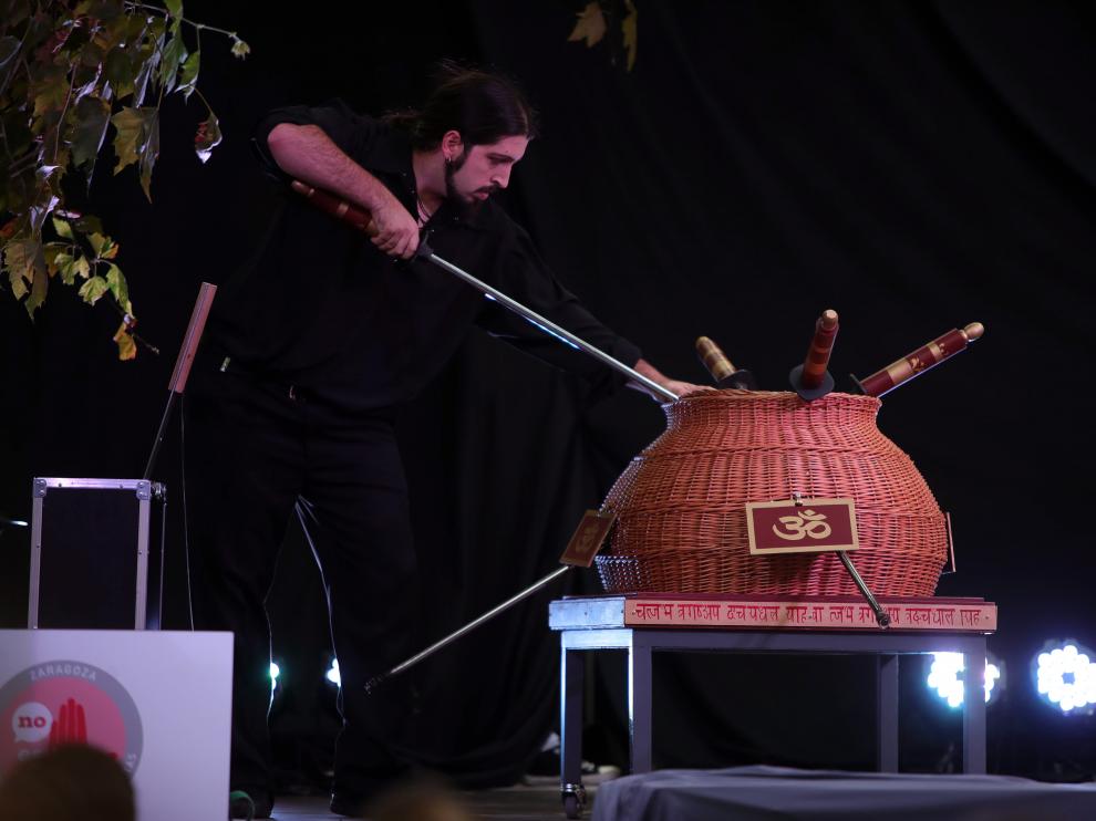 Una actuación de magia en el Casco durante las Fiestas del Pilar de 2018