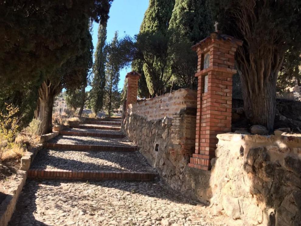 Una de las subidas a la ermita del vía crucis de Alloza.