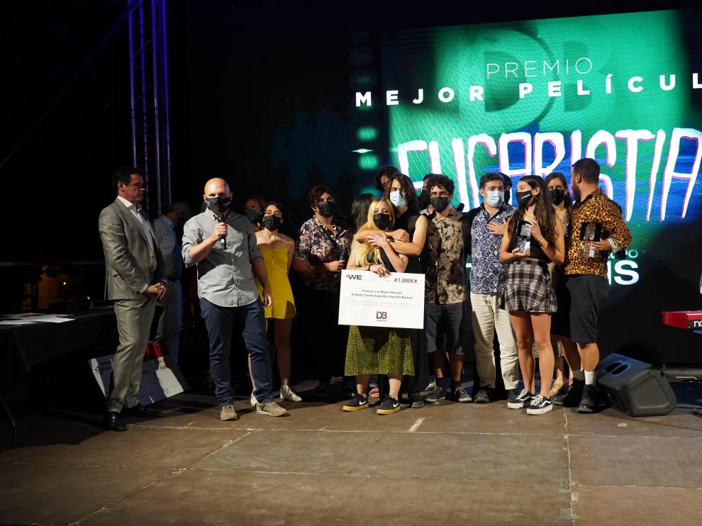 El equipo de 'Eucaristía', con el premio a Mejor Película.
