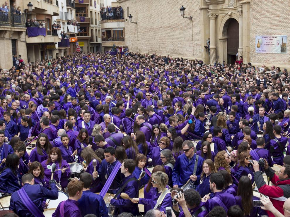 Imagen de la Semana Santa en la Plaza de España de Calanda.