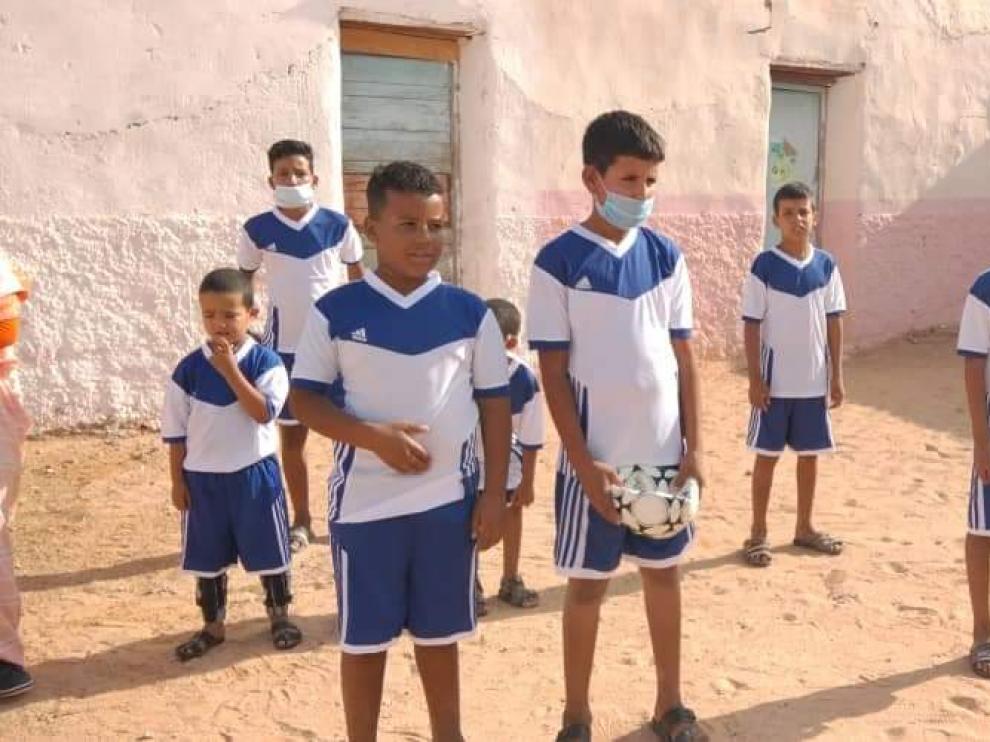 Niños saharauis de los campamentos de refugiados en Tinduf (Argelia).