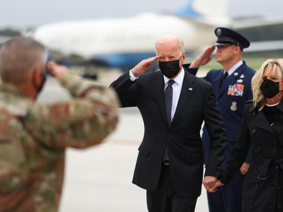 El presidente Joe Biden y Jill Biden a su legada a la base aérea de Dover.
