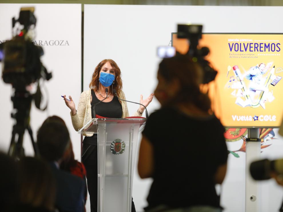 La concejal de Economía, Carmen Herrarte, este lunes en el Ayuntamiento durante la presentación de la campaña.