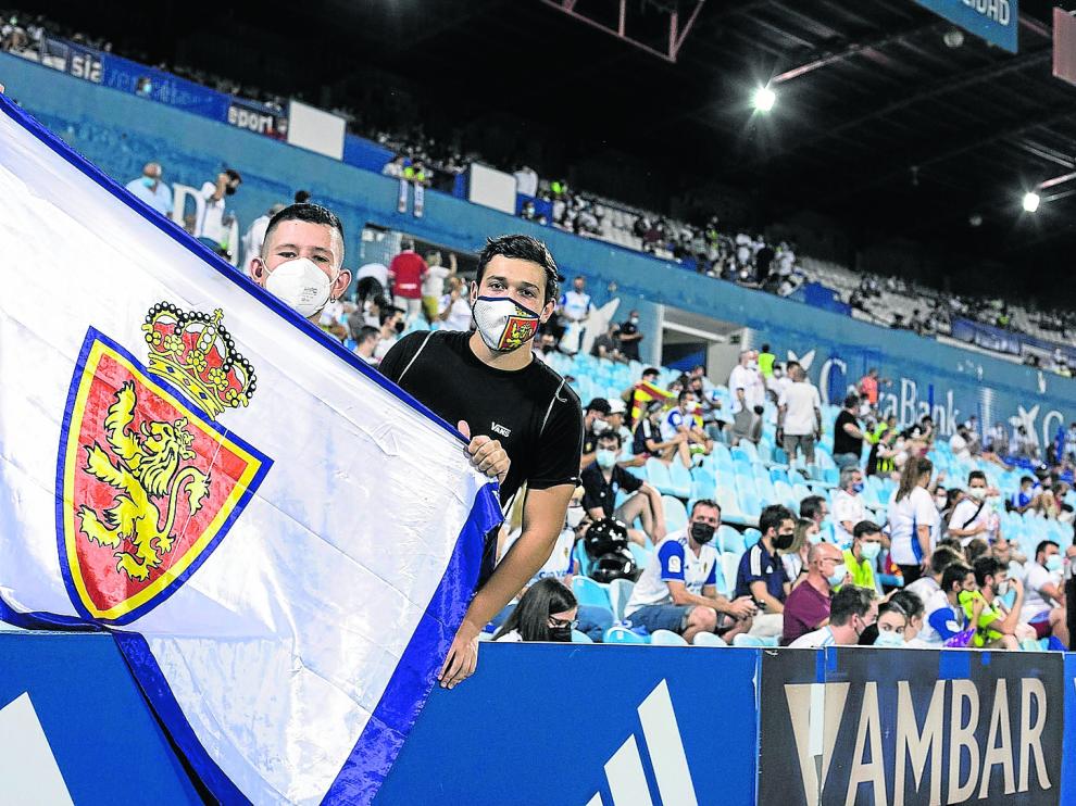 Aficionados del Real Zaragpza durante el primer encuentro de la temporada, ante el Ibiza