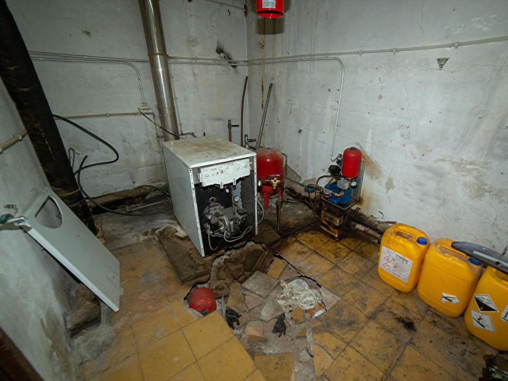 La sala de la caldera es una de las que se tienen que arreglar en el colegio de Paniza