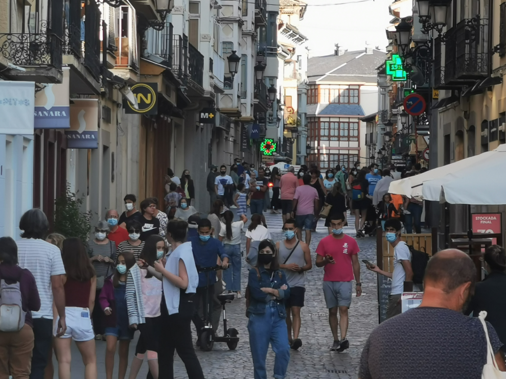 Las calles de Jaca estuvieron repletas de turistas en agosto.