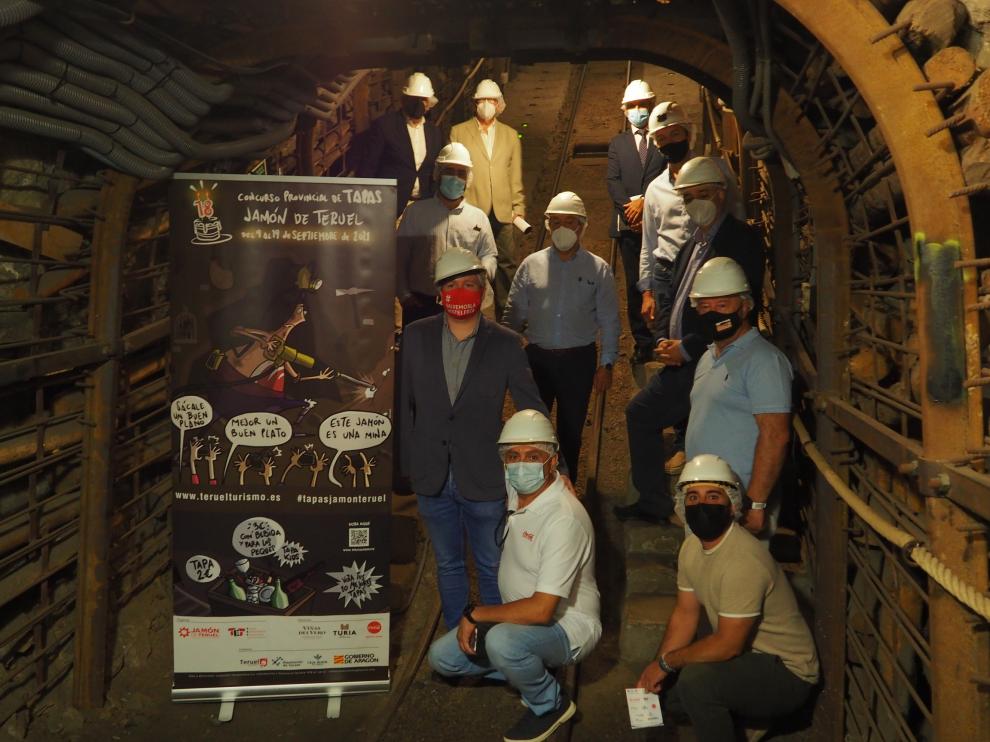 Presentación del concurso de tapas del Jamón de Teruel, en el interior de la mina 'Se verá'.