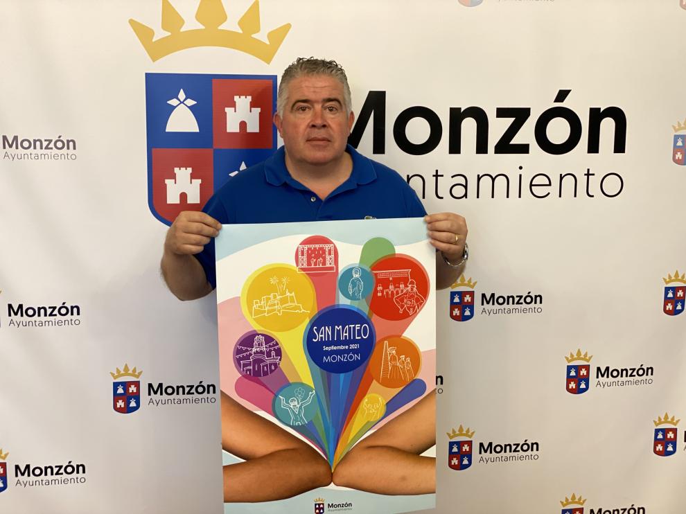 Javier Vilarrubí con el cartel