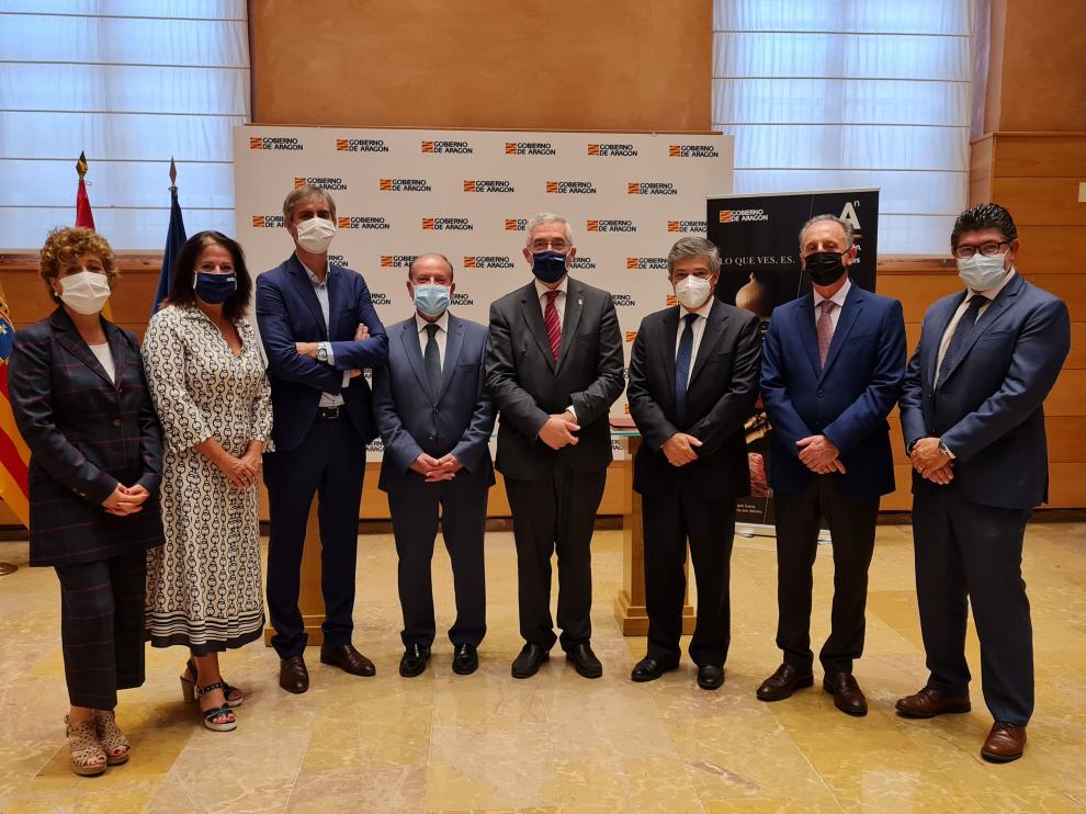 Joaquín Olona, recibe al director general de Alcampo en España, Américo Ribeiro, que llega a Zaragoza para participar en las ‘I Jornadas Alcampo Aragón Alimentos Nobles’, organizadas por el Gobierno de Aragón.