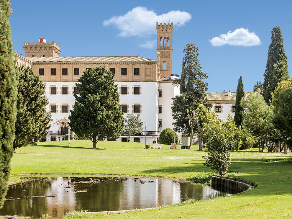El Campus Ibercaja tiene sus instalaciones en el Monasterio de Cogullada (Ctra. Cogullada, 127. Zaragoza).