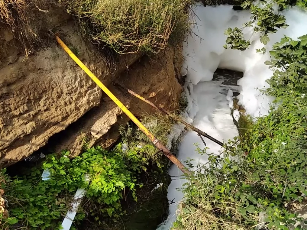 Denuncian vertidos en el río Guadalope a su paso por Alcañiz.