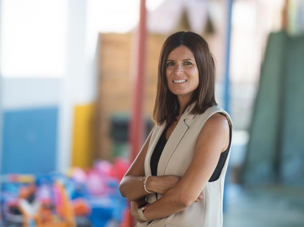 La maestra Arancha Conde, en el CEIP Odón de Buen de Zuera (Zaragoza)