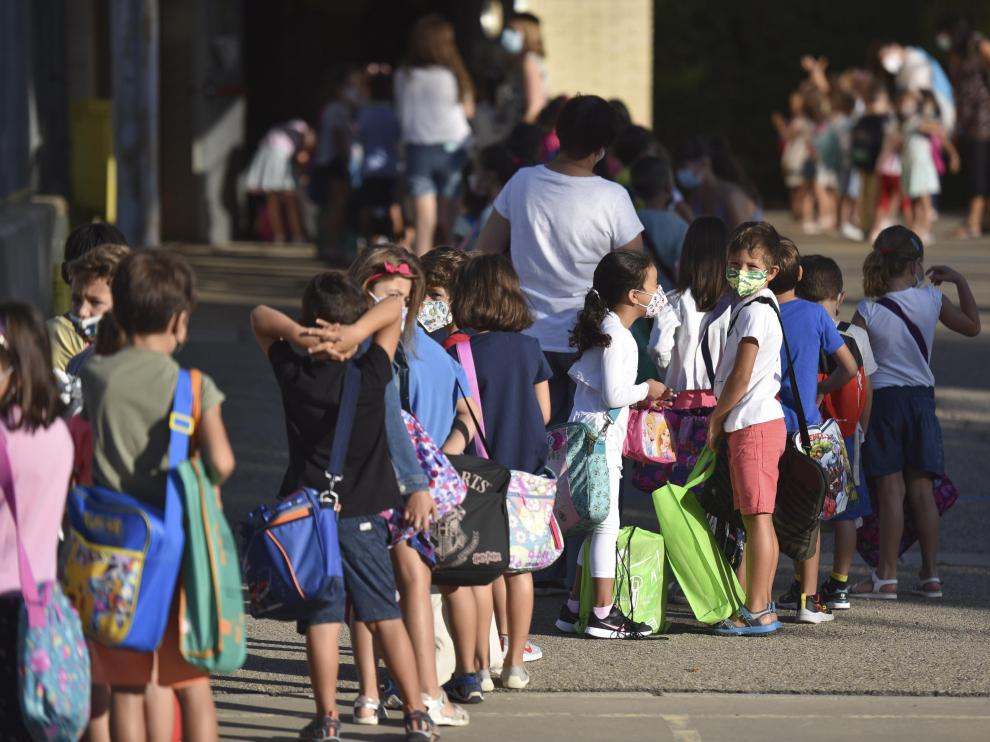 Primer día de vuelta al cole en el CEIP Pirineos-Pyrenees de Huesca.