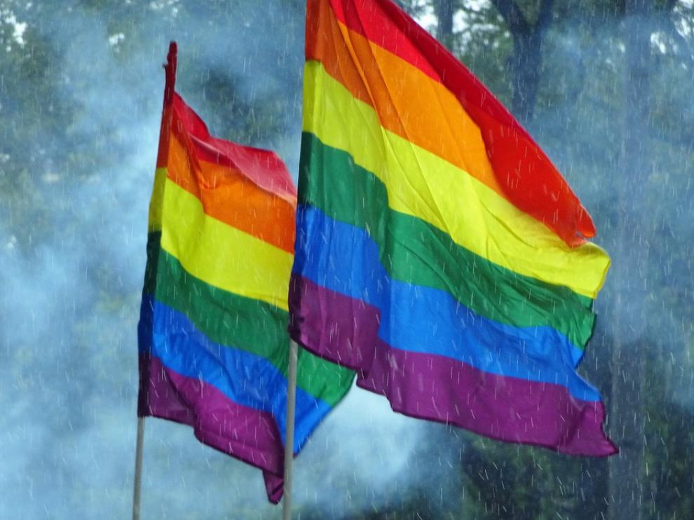 Foto de archivo de banderas del orgullo gay