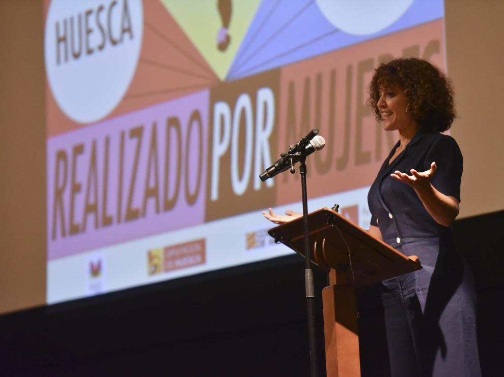 Elena Molina inaugurando la Muestra de Cine Realizado por Mujeres en Huesca.