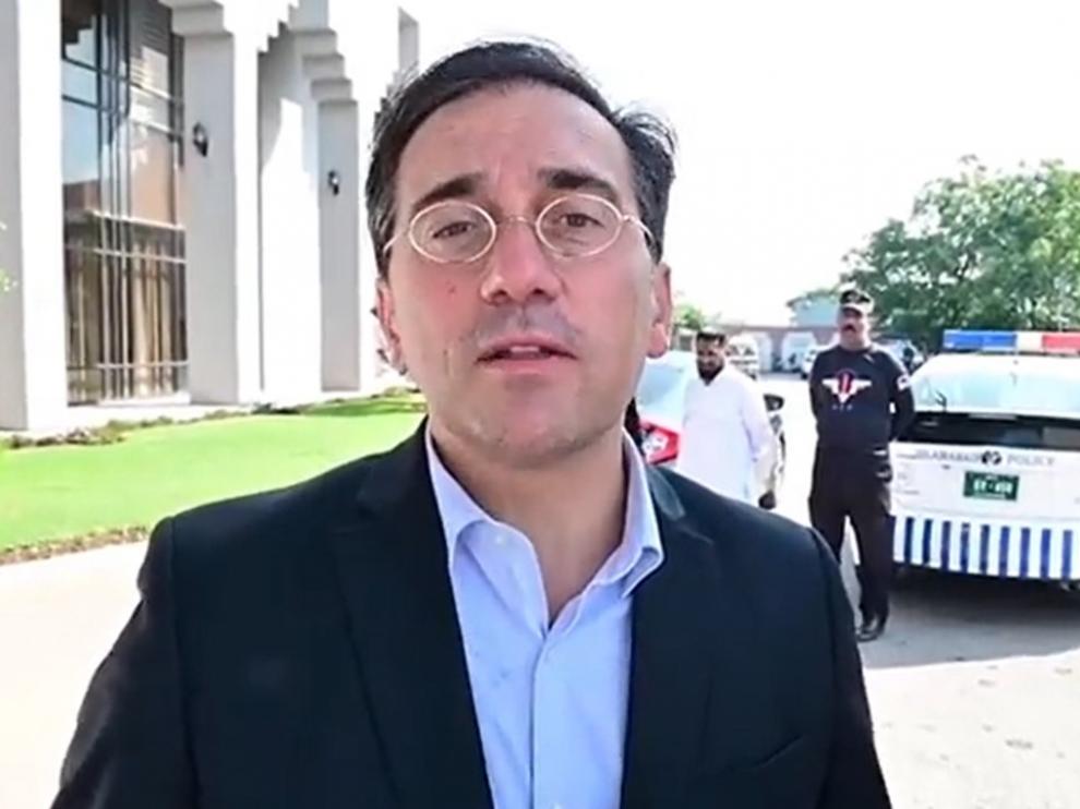 El ministro de Exteriores a su llegada a Pakistán.