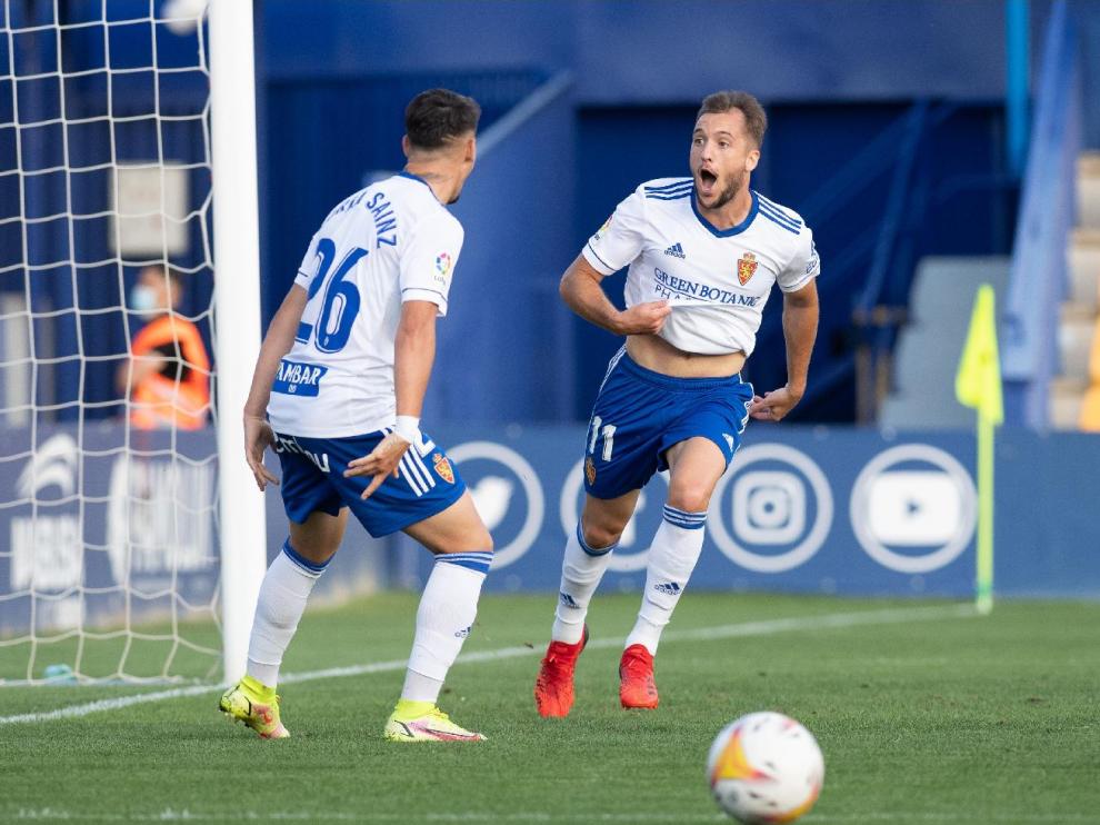 Vada y Sainz, dos de los nuevos fichajes, celebran el gol del primero en Alcorcón, el 1-2 ganador.