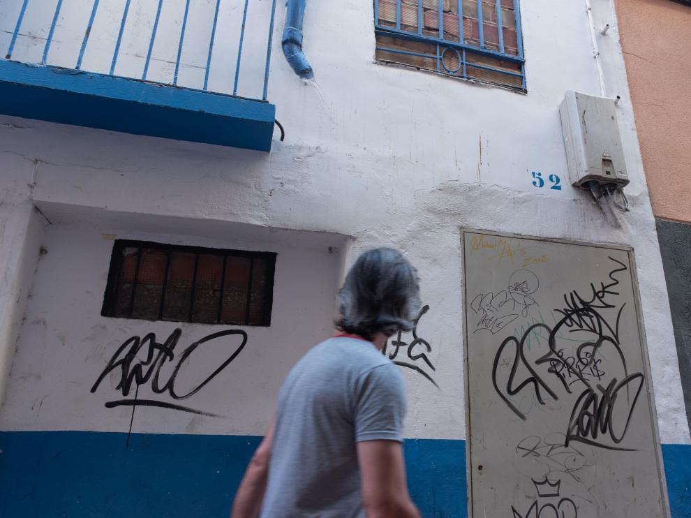 El piso del afectado, a quien el juez ha perdonado la deuda, está en el 52 de la calle Cerezo.