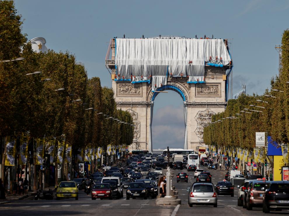 Arc de Triomphe enveloped by a shimmering wrapper in a posthumous installation by artist Christo