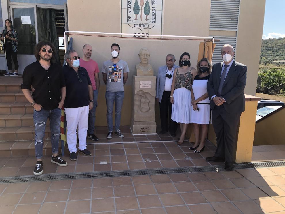 Inauguración del busto dedicado a Joaquín Carbonell en Alloza.