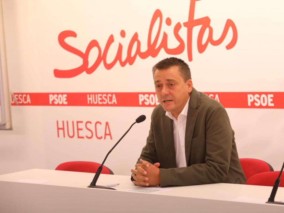 Fernando Sabés en la rueda de prensa de anuncio de su candidatura.