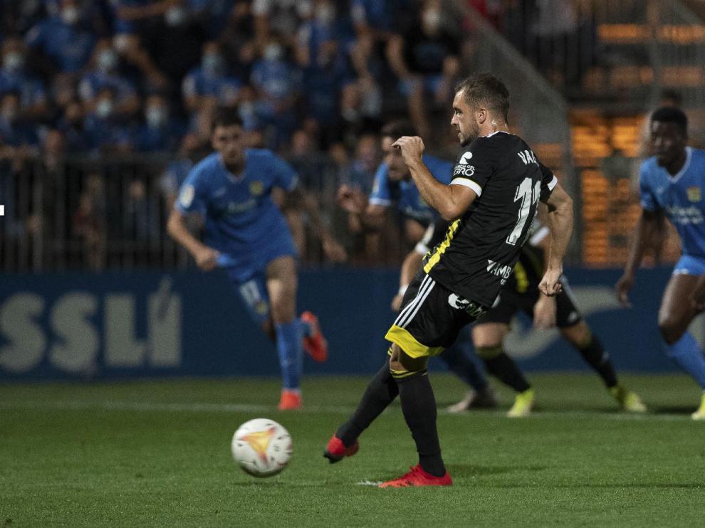 Vada, en el momento de lanzar el penalti que significó el 1-1, el empate zaragocista en Fuenlabrada este pasado domingo.
