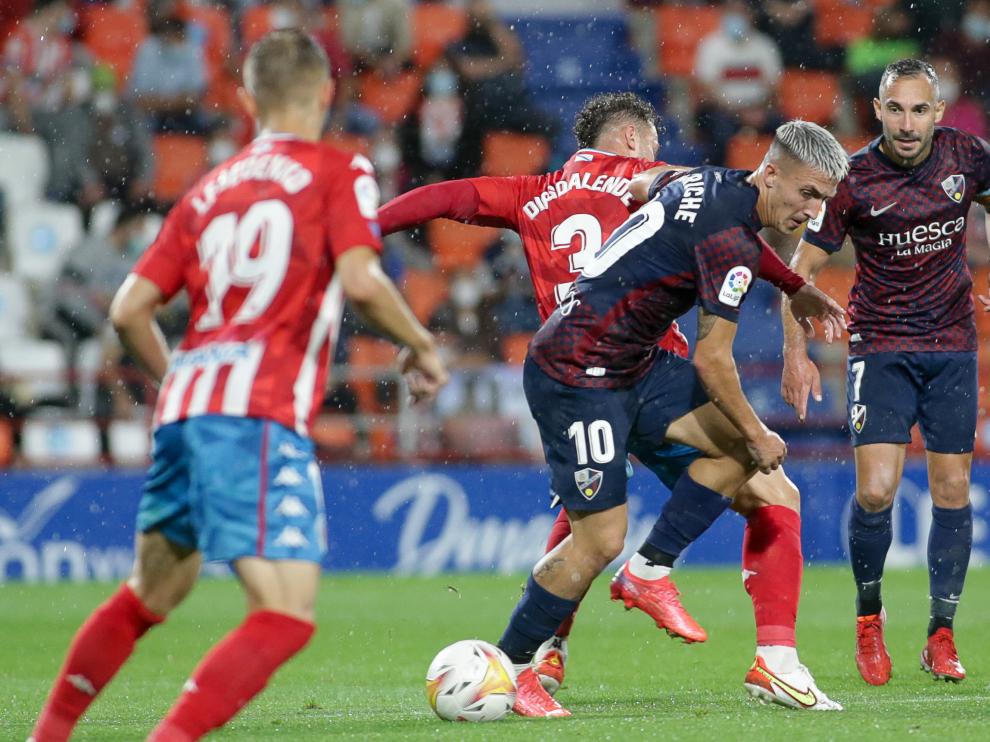 Dani Escriche, de la SD Huesca, durante el partido contra el Lugo.