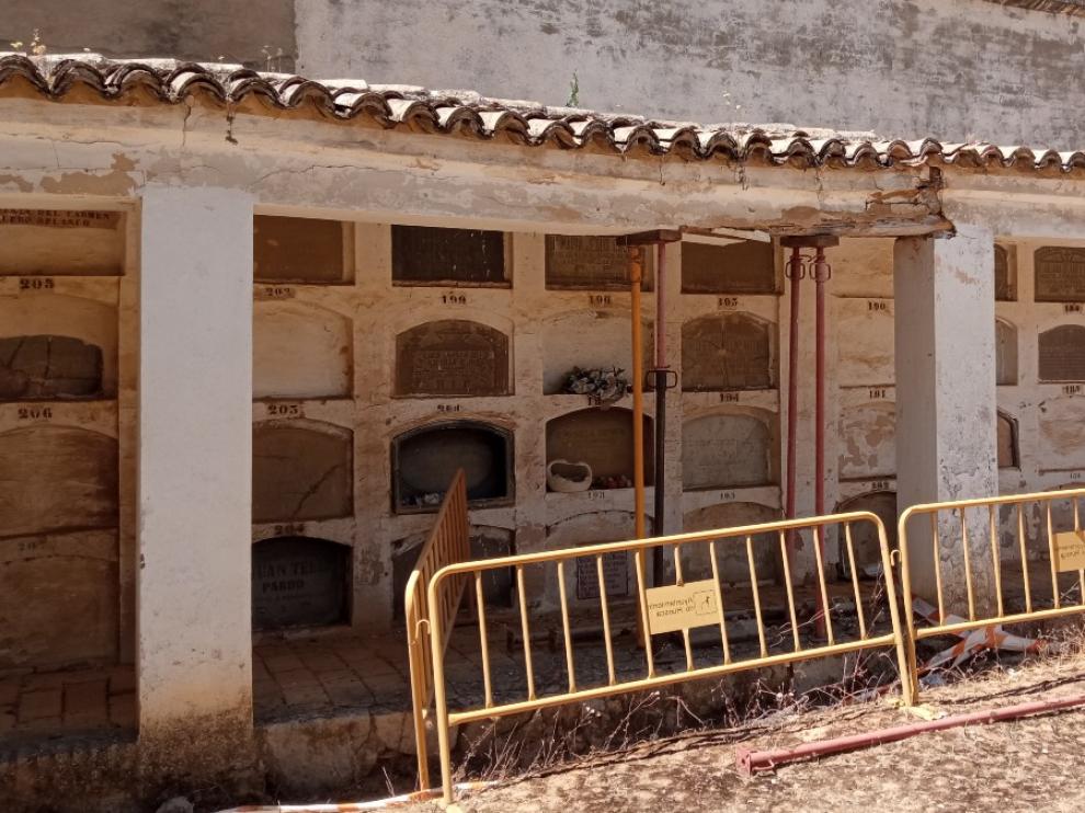 Estructura de nichos del cementerio de Huesca en la que se encuentra la tumba de José Toledano Vizcaíno.