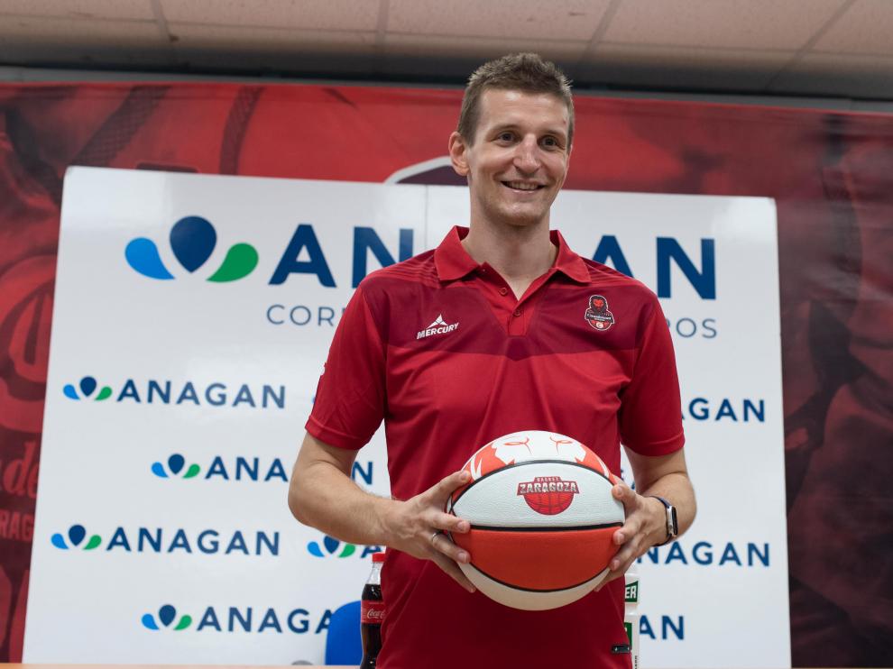 Wazynski, con la pelota entre sus manos.