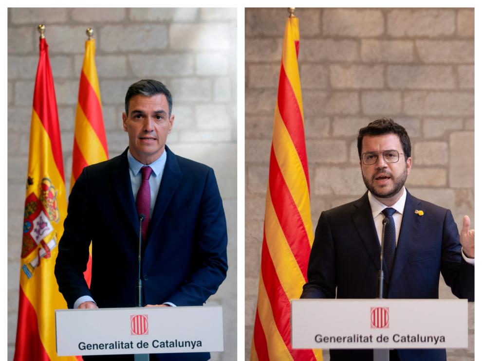 A la izquierda: Sánchez delante de las dos banderas. A la derecha: Aragonès solo con la catalana