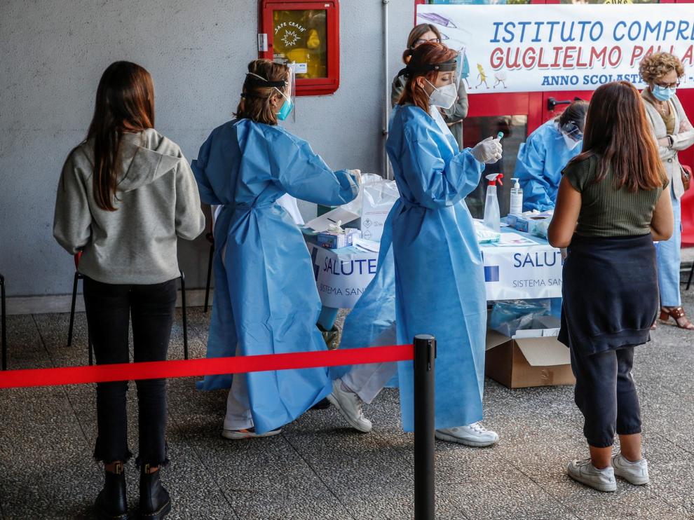 Pruebas de coronavirus en un instituto de Roma