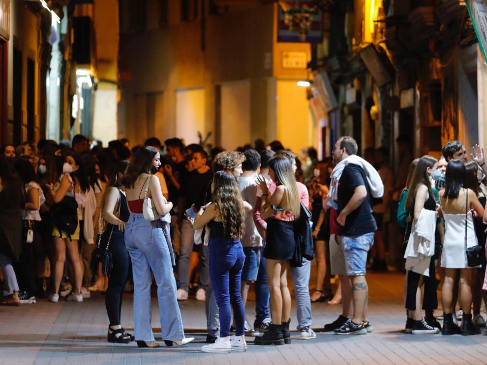 Buena afluencia y medidas de seguridad en la apertura de los pubs hasta las 4.00.