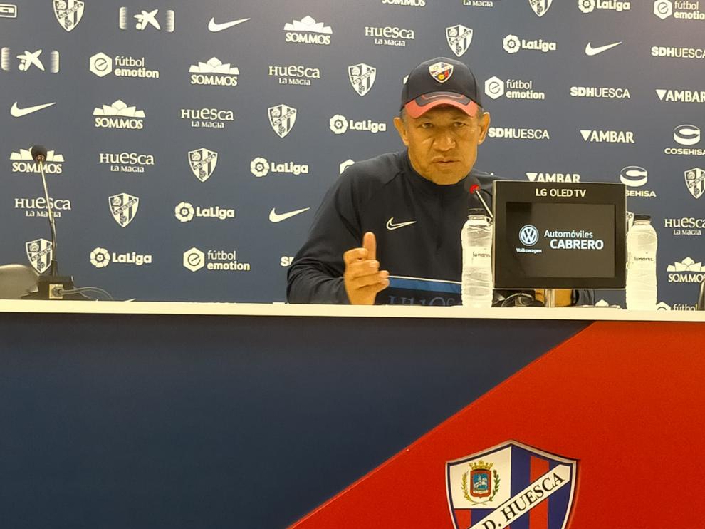 Nacho Ambriz, entrenador de la SD Huesca, en la rueda de prensa previa al partido con el Fuenlabrada.